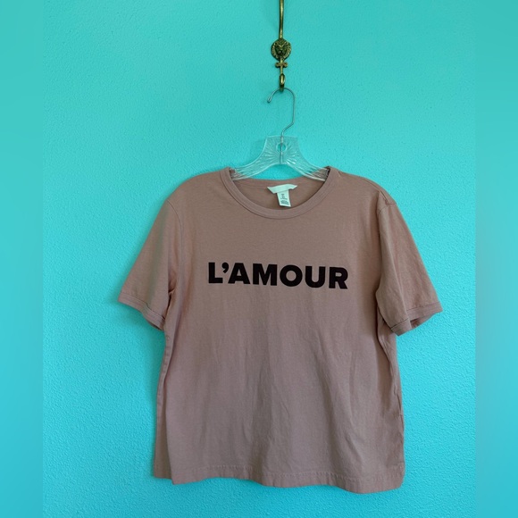 ♥️ H&M Pink Tee with L'AMOUR Print - Picture 3 of 5